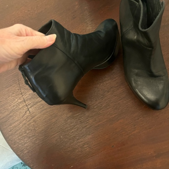 Stuart Weitzman Black Heeled Boots Sleek Design - Picture 4 of 4